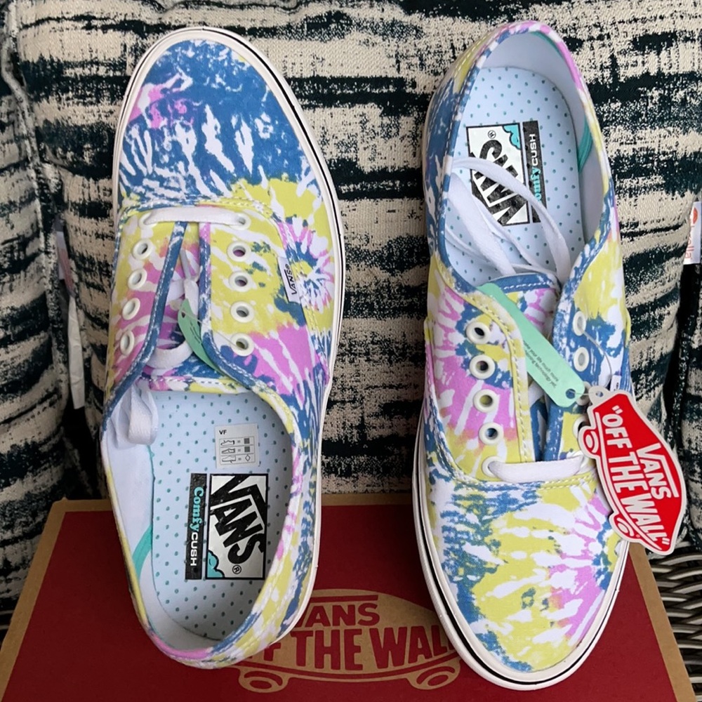 Vans Tie-Dye Canvas Low-Top Sneakers in Blue, Pink, Yellow - Picture 13 of 16